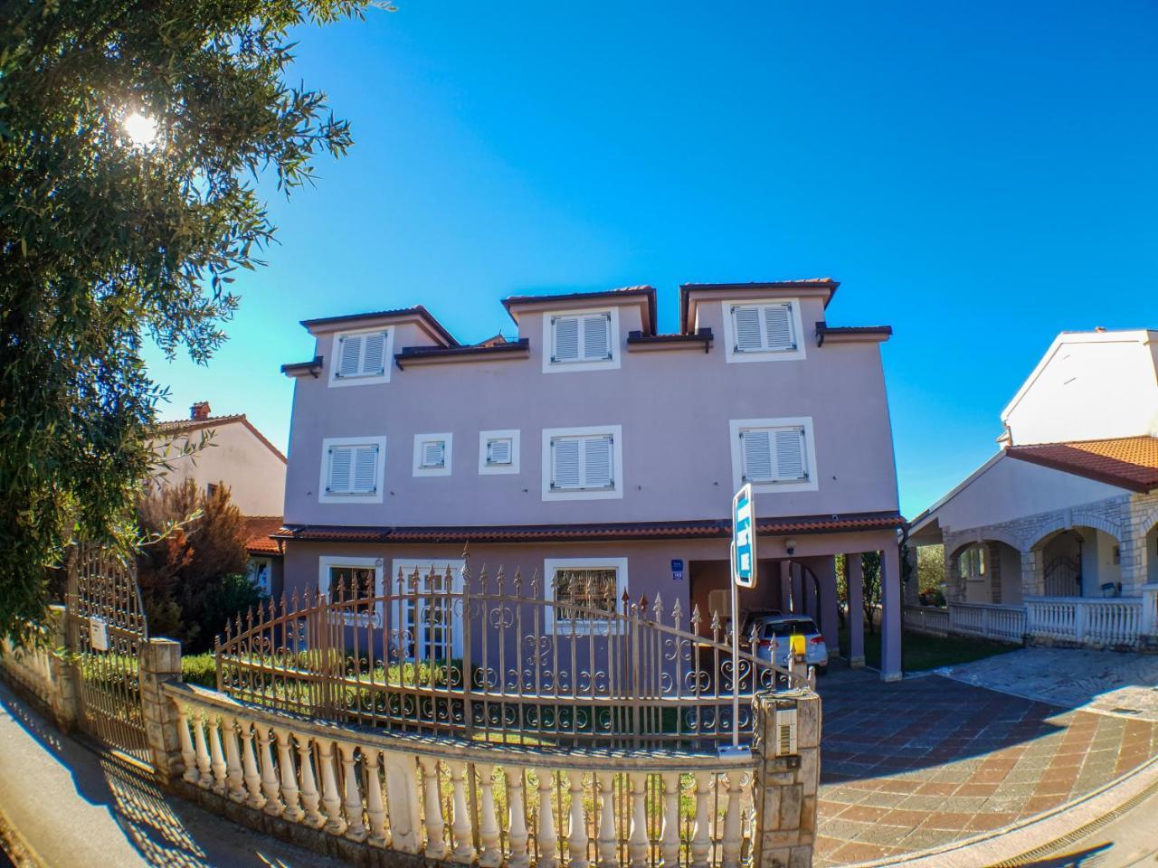 Apartments Jozic Peroj Exterior photo