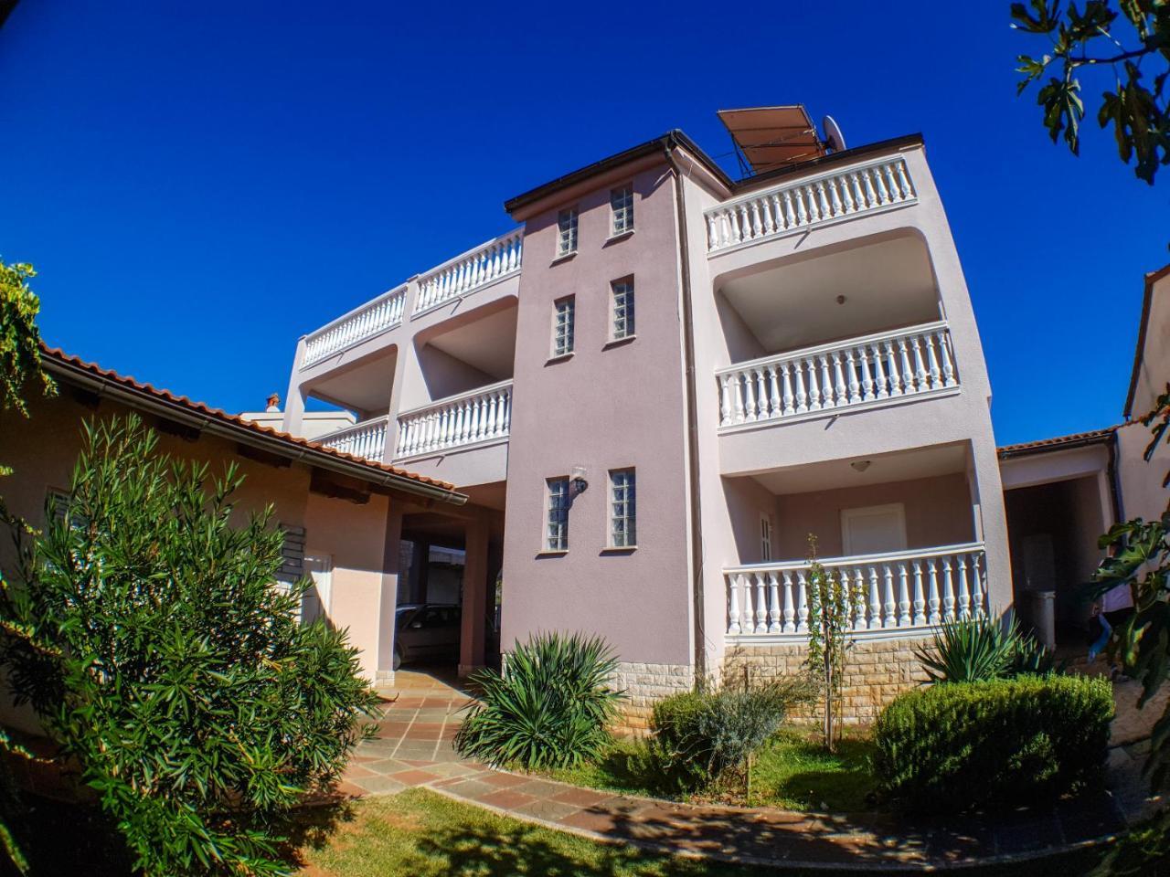 Apartments Jozic Peroj Exterior photo